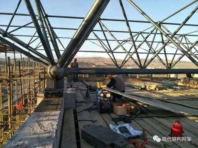 焊接球网架滑移施工技术_手机网